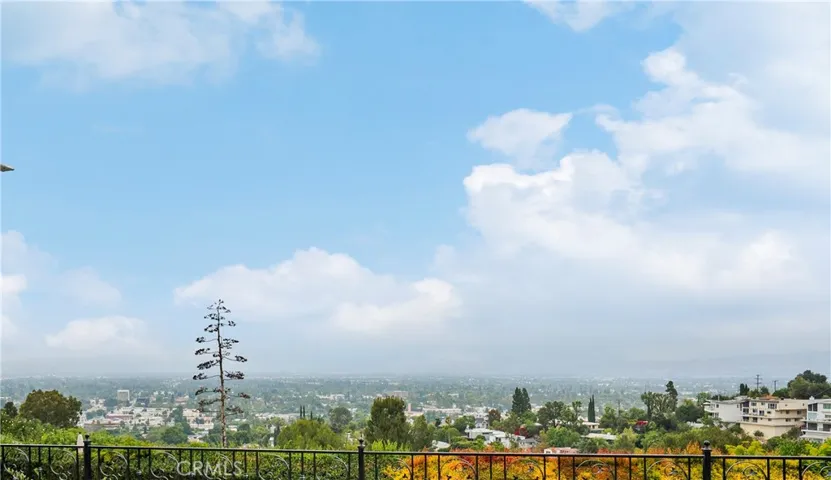 3737 Debstone Ave, Sherman Oaks, California 91423