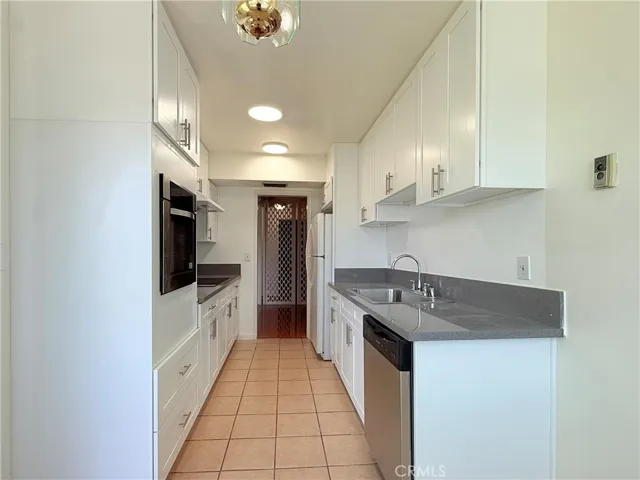 1301 S Atlantic Boulevard B424, Monterey Park, California 91754