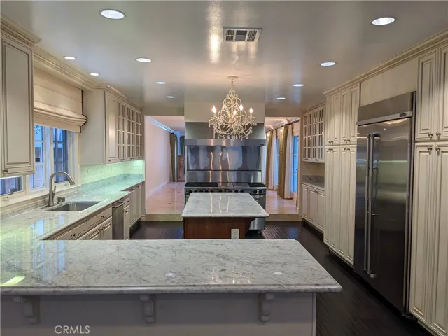 Gorgeous gourmet kitchen