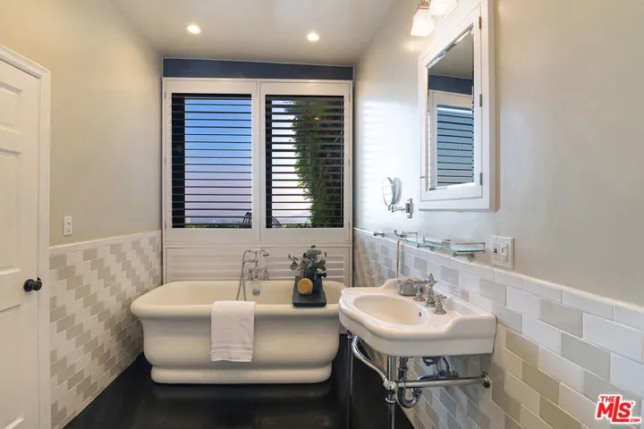 7318 Pacific View Drive, Los Angeles, California 90068