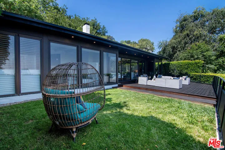7318 Pacific View Drive, Los Angeles, California 90068