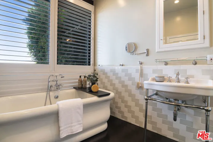 7318 Pacific View Drive, Los Angeles, California 90068