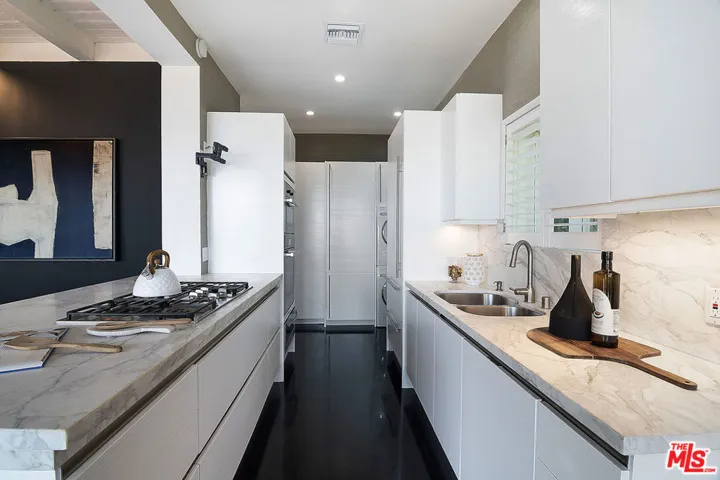 7318 Pacific View Drive, Los Angeles, California 90068