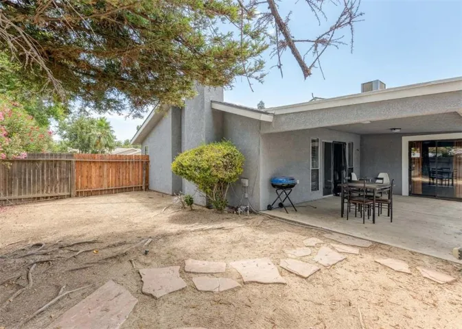 6205 Barcus, Fresno, California 93722