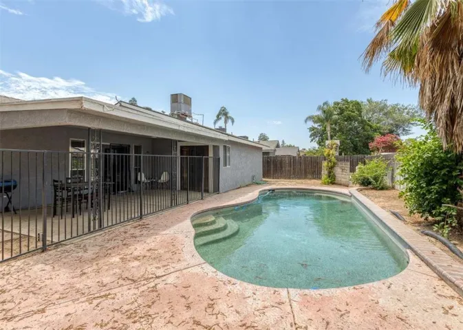 6205 Barcus, Fresno, California 93722