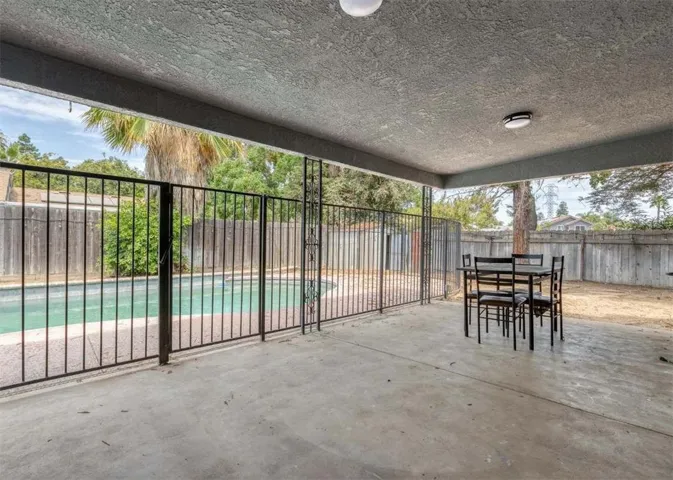 6205 Barcus, Fresno, California 93722