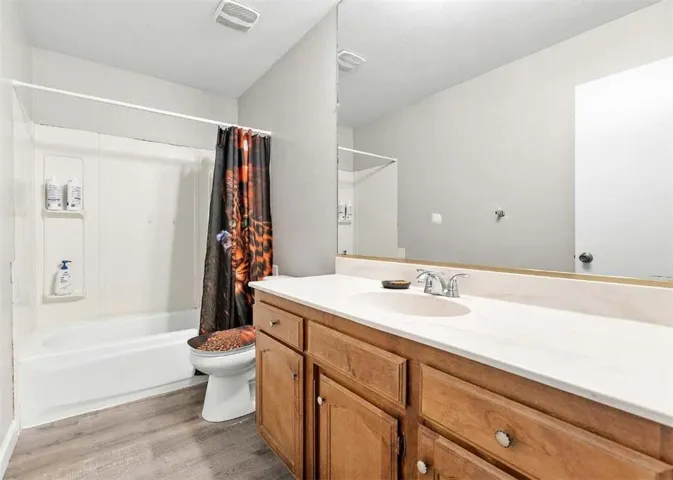 6205 Barcus, Fresno, California 93722