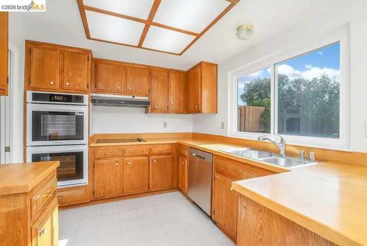 3318 Bluejay Drive, Antioch, California 94509-5186