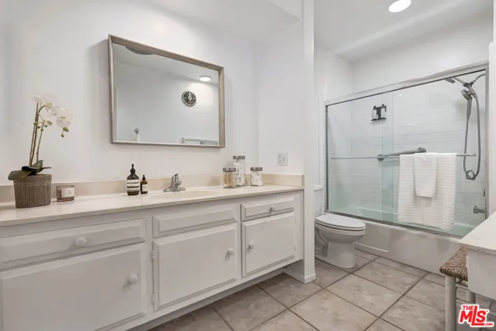 809 S Bundy Drive 214, Los Angeles, California 90049