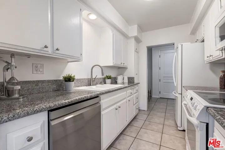 809 S Bundy Drive 214, Los Angeles, California 90049