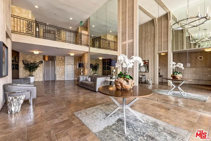 809 S Bundy Drive 214, Los Angeles, California 90049