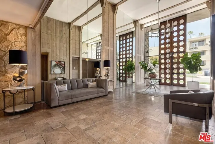 809 S Bundy Drive 214, Los Angeles, California 90049