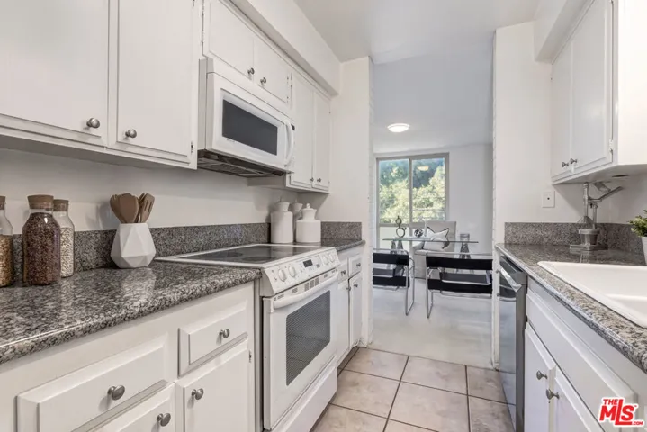 809 S Bundy Drive 214, Los Angeles, California 90049
