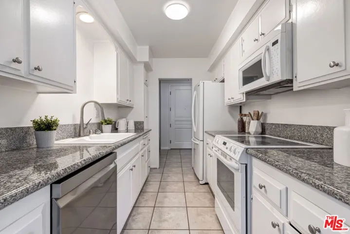 809 S Bundy Drive 214, Los Angeles, California 90049