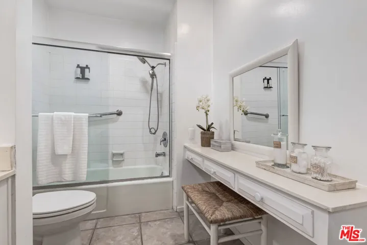 809 S Bundy Drive 214, Los Angeles, California 90049