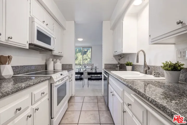 809 S Bundy Drive 214, Los Angeles, California 90049