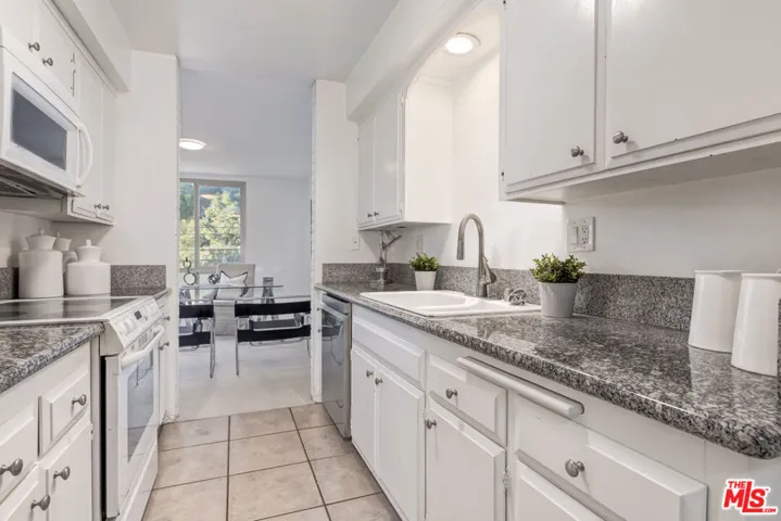 809 S Bundy Drive 214, Los Angeles, California 90049