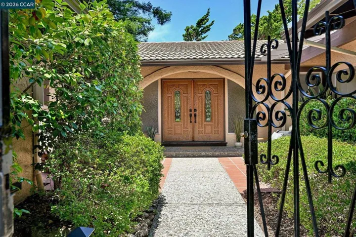 1085 Country Club Drive, Moraga, California 94556
