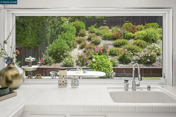 1085 Country Club Drive, Moraga, California 94556