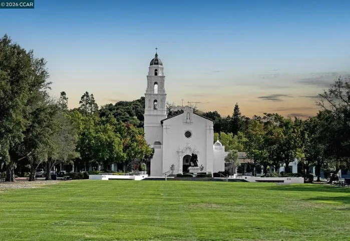 1085 Country Club Drive, Moraga, California 94556