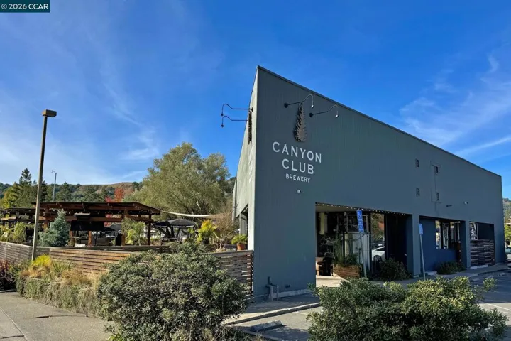 1085 Country Club Drive, Moraga, California 94556