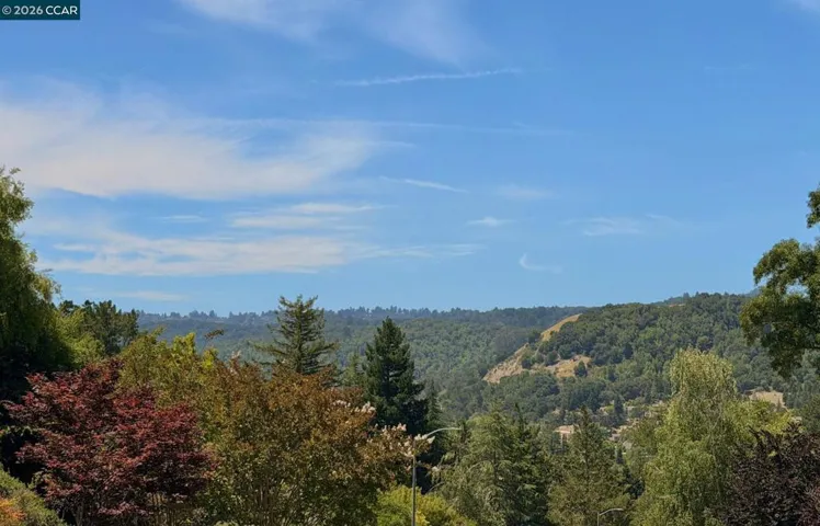 1085 Country Club Drive, Moraga, California 94556