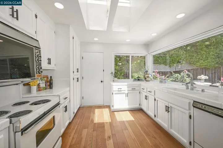 1085 Country Club Drive, Moraga, California 94556