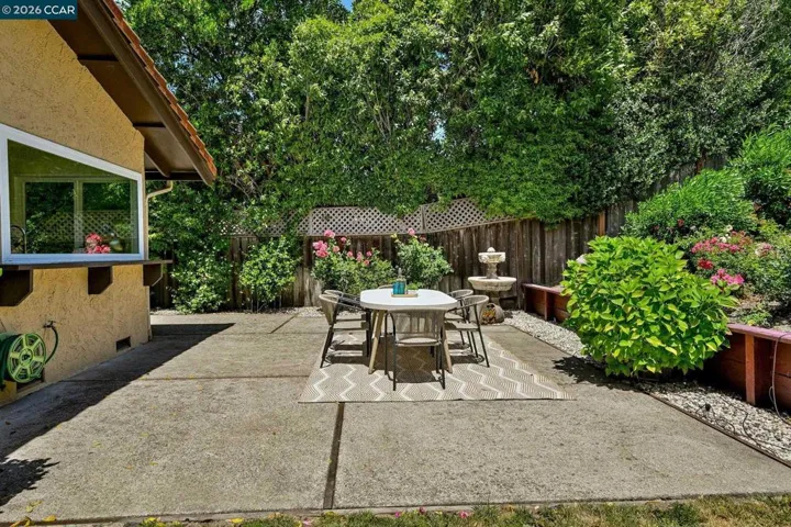 1085 Country Club Drive, Moraga, California 94556
