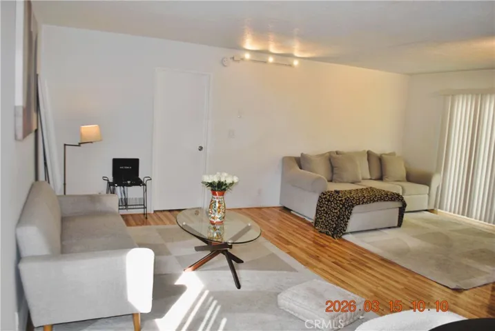 Very Spacious living room