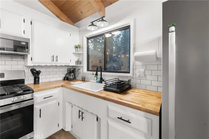 42540 Cedar Avenue, Big Bear Lake, California 92315
