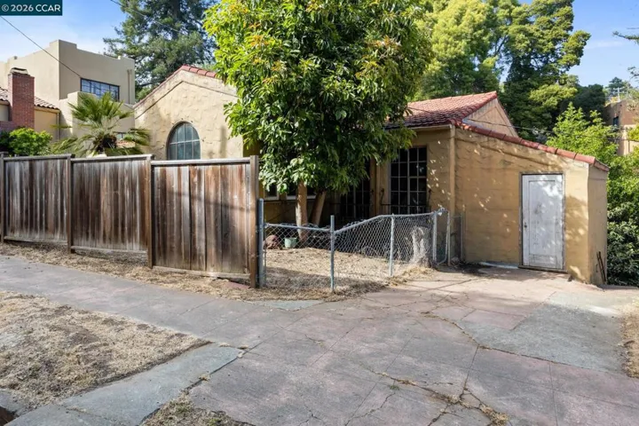 11 Edgecroft Rd, Kensington, California 94707