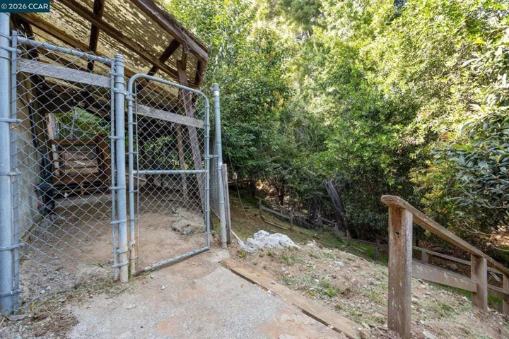 11 Edgecroft Rd, Kensington, California 94707