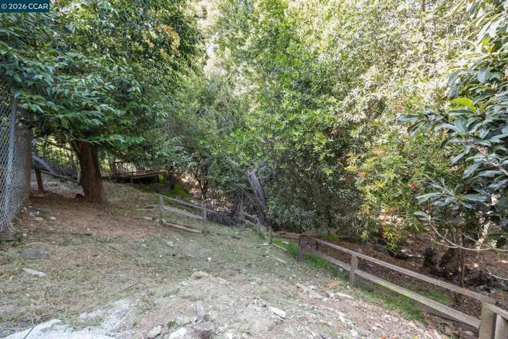 11 Edgecroft Rd, Kensington, California 94707