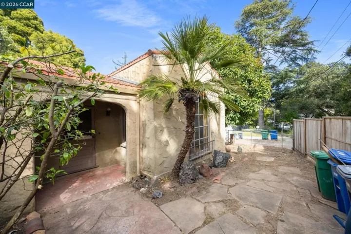 11 Edgecroft Rd, Kensington, California 94707