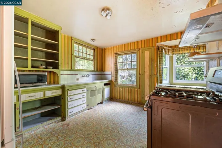 11 Edgecroft Rd, Kensington, California 94707