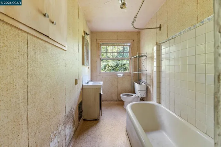 11 Edgecroft Rd, Kensington, California 94707