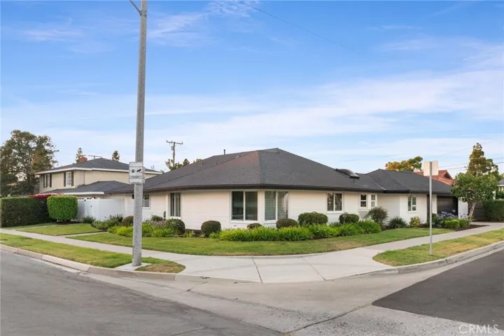 2904 Club House Road, Costa Mesa, California 92626