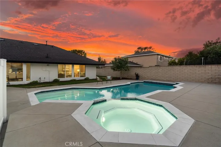 2904 Club House Road, Costa Mesa, California 92626