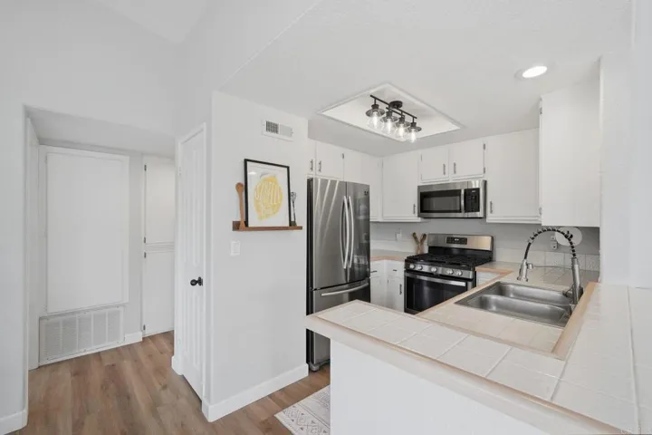5064 Via Manos F, Oceanside, California 92057