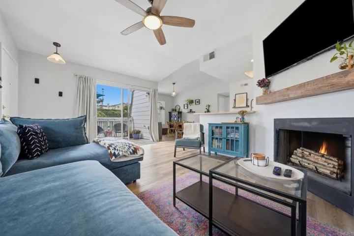 5064 Via Manos F, Oceanside, California 92057