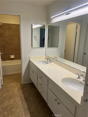 24151 Unit 345 Del Monte, Valencia, California 91355