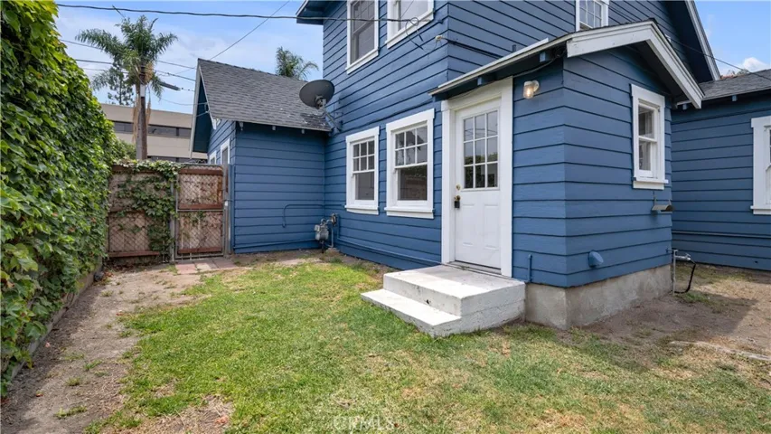 207 W Buffalo Avenue, Santa Ana, California 92706