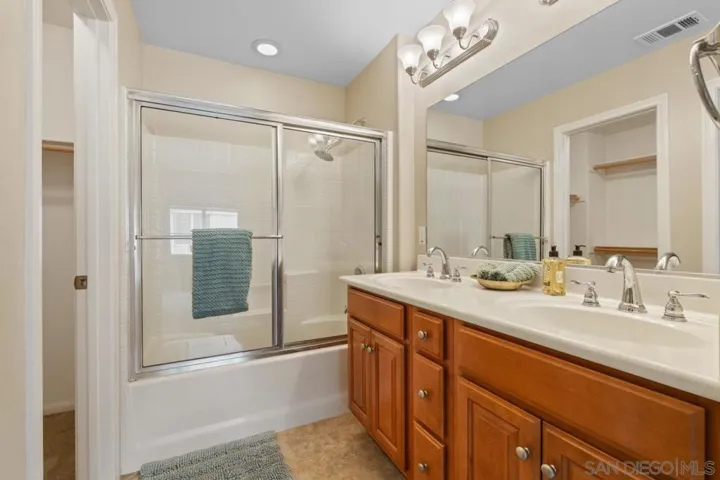 1305 Isabella Way, Vista, California 92084