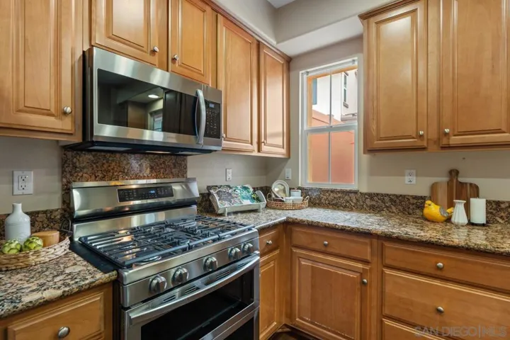 1305 Isabella Way, Vista, California 92084