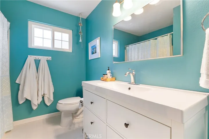 bathroom 2 off hallway
