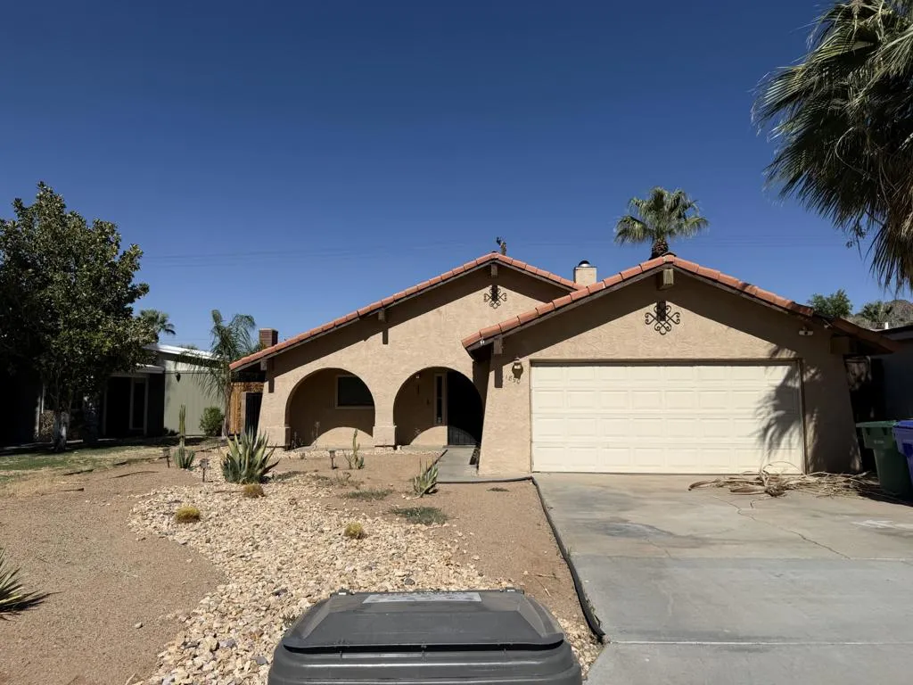 51890 Avenida Villa