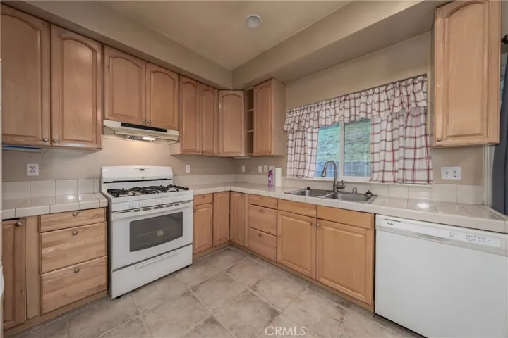 10401 Point Lakeview Road, Kelseyville, California 95451
