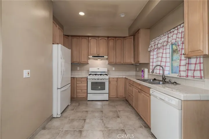 10401 Point Lakeview Road, Kelseyville, California 95451