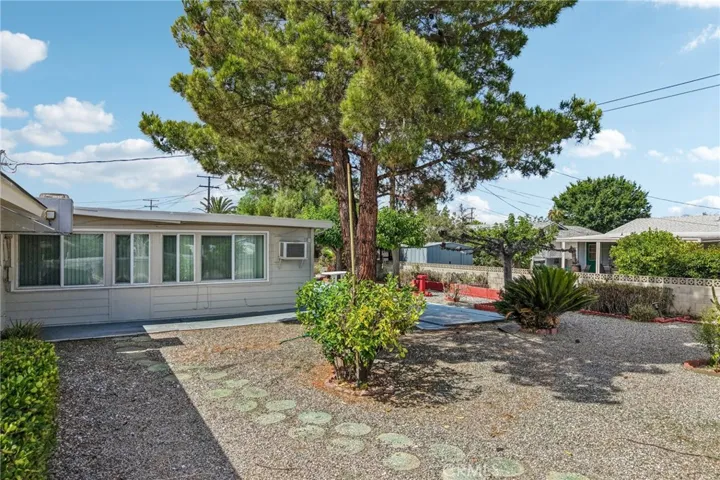 view of backyard
