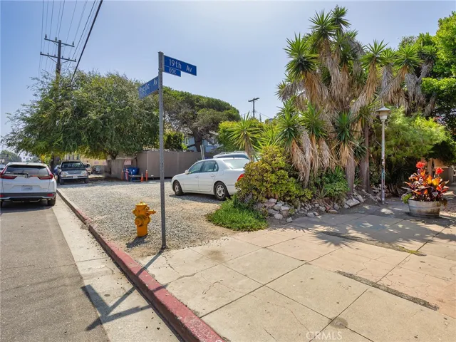 1909 Pacific Avenue, Venice, California 90291